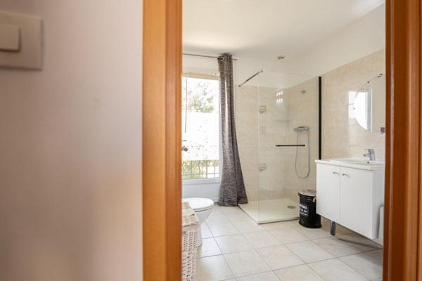 LIEUX UNIQUES ® x PROPRIÉTÉS PRIVÉES PROPOSE MAISON DE 2011 HYPER-CENTRE ROMORANTIN  94.09 M²
