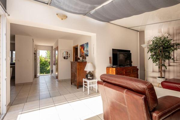 LIEUX UNIQUES ® x PROPRIÉTÉS PRIVÉES PROPOSE MAISON DE 2011 HYPER-CENTRE ROMORANTIN  94.09 M²