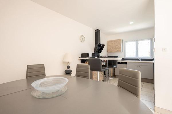 LIEUX UNIQUES ® x PROPRIÉTÉS PRIVÉES PROPOSE MAISON DE 2011 HYPER-CENTRE ROMORANTIN  94.09 M²