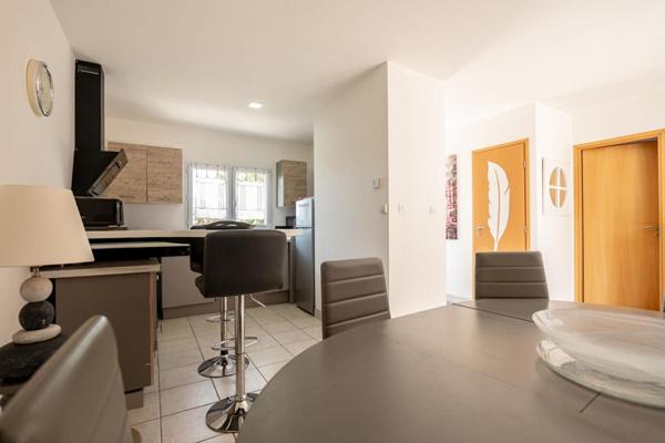 LIEUX UNIQUES ® x PROPRIÉTÉS PRIVÉES PROPOSE MAISON DE 2011 HYPER-CENTRE ROMORANTIN  94.09 M²
