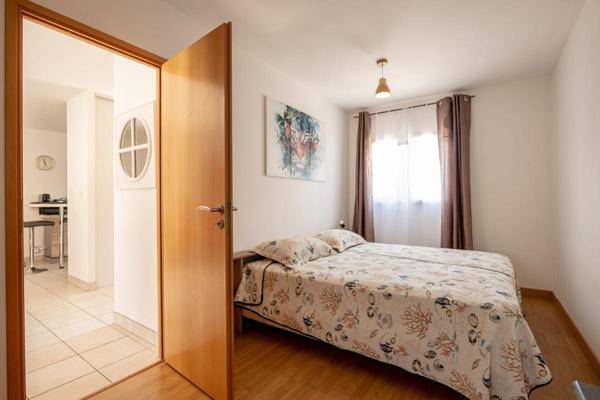 LIEUX UNIQUES ® x PROPRIÉTÉS PRIVÉES PROPOSE MAISON DE 2011 HYPER-CENTRE ROMORANTIN  94.09 M²