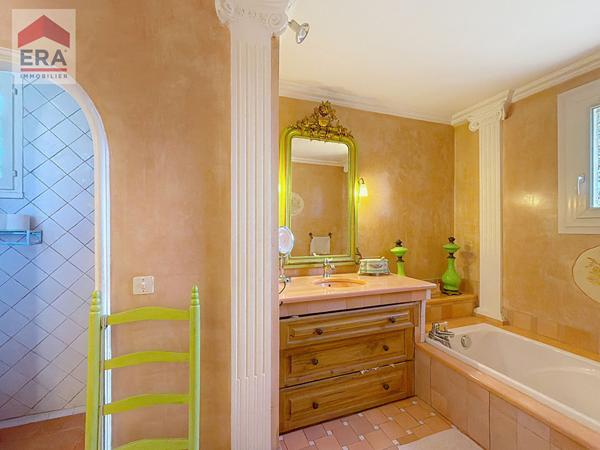 Charmante Bastide Provençale à Fuveau : 5 chambres 4000m² jardin piscine  calme absolu