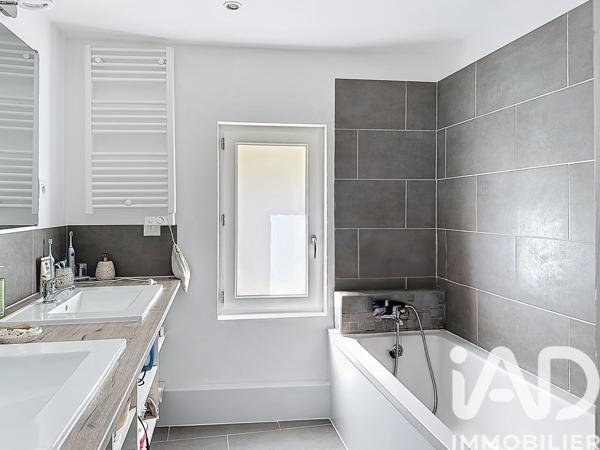 Maison à vendre 4 pièces 101 m² Fontenay-le-Comte