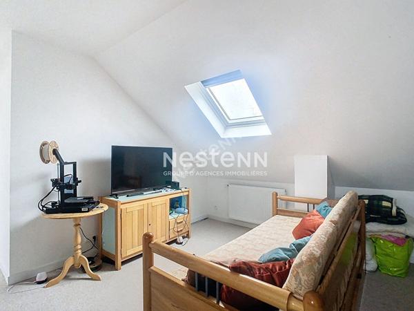 Maison AVRILLE de plain-pied avec jardin et garage.