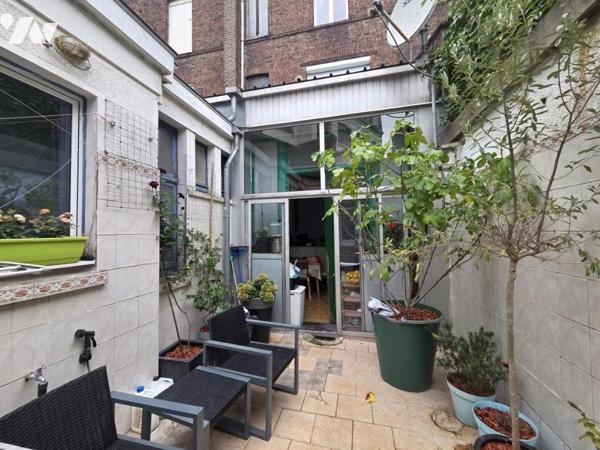 LILLE - WAZEMMES- MAISON D'HABITATION EN TRES BON ETAT DE 185 M2  HAB - COUR - CAVE -