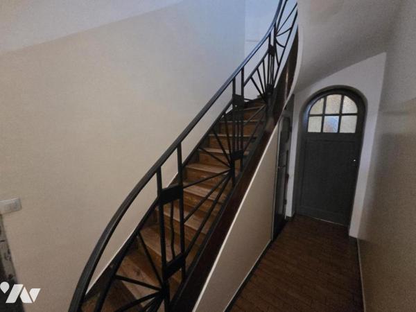 LILLE - WAZEMMES- MAISON D'HABITATION EN TRES BON ETAT DE 185 M2  HAB - COUR - CAVE -