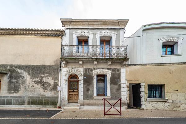 LE CAILAR (30740) – MAISON DE VILLAGE – 4 PIÈCES – 2/3 CHAMBRES – TRÈS BON ÉTAT – BALCON – CHARME DE L’ANCIEN