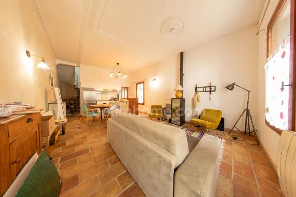 LE CAILAR (30740) – MAISON DE VILLAGE – 4 PIÈCES – 2/3 CHAMBRES – TRÈS BON ÉTAT – BALCON – CHARME DE L’ANCIEN
