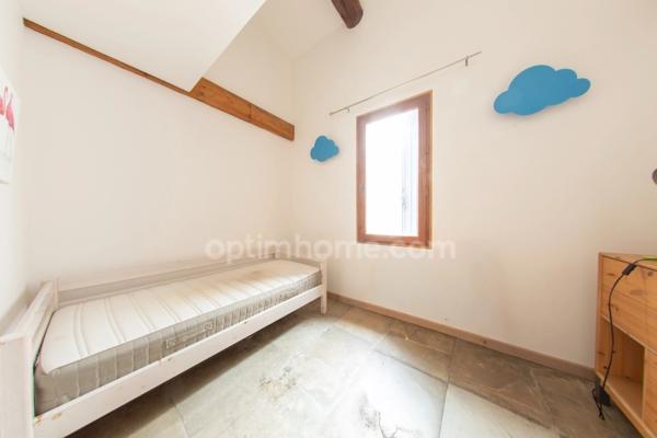 LE CAILAR (30740) – MAISON DE VILLAGE – 4 PIÈCES – 2/3 CHAMBRES – TRÈS BON ÉTAT – BALCON – CHARME DE L’ANCIEN
