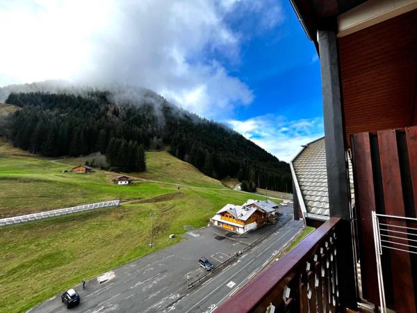 Au dernière étage d’une résidence, Duplex  2 pieces d’environ 36m2 offrant une vue magnifique sur les montagnes.