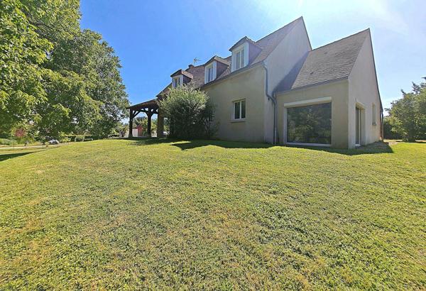 Beau pavillon sur un terrain de plus de 4000 m²