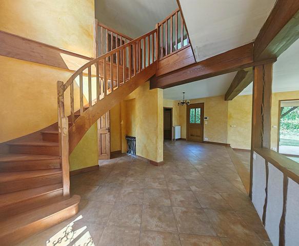 Beau pavillon sur un terrain de plus de 4000 m²