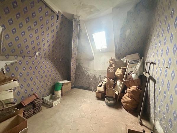 Marcoussis (91460) MARCOUSSIS - Maison de Maître de type F7 - 246 m2 hab - Jardin d'env. 2 100 m2 - Grange