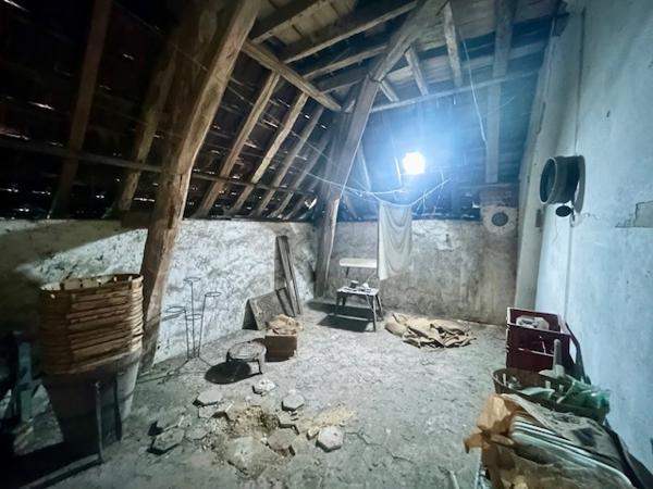 Marcoussis (91460) MARCOUSSIS - Maison de Maître de type F7 - 246 m2 hab - Jardin d'env. 2 100 m2 - Grange