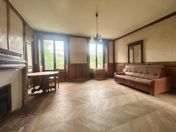 Marcoussis (91460) MARCOUSSIS - Maison de Maître de type F7 - 246 m2 hab - Jardin d'env. 2 100 m2 - Grange