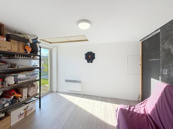 SURZUR CENTRE : Maison de caractère rénovée, terrasse plein sud, garage, 4 chambres. Tout à pied