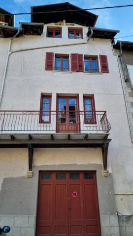 TULLE CENTRE BEL APPARTEMENT T5 avec garage entièrement rénové