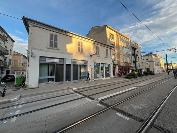 Appartement type 2 de 61 m2 dans un petit immeuble proche remparts.