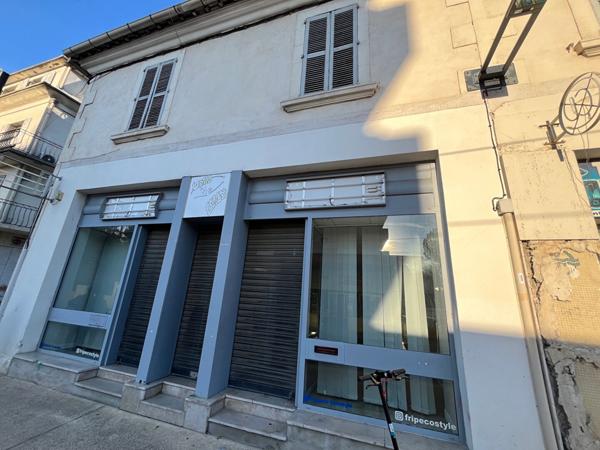 Appartement type 2 de 61 m2 dans un petit immeuble proche remparts.