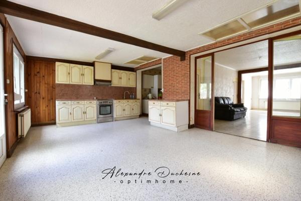 Avesnes-sur-helpe, Maison d'environ 133m², 4 chambres, 2 bureaux, sur 307m² de terrain.