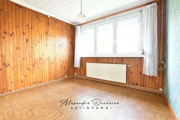 Avesnes-sur-helpe, Maison d'environ 133m², 4 chambres, 2 bureaux, sur 307m² de terrain.