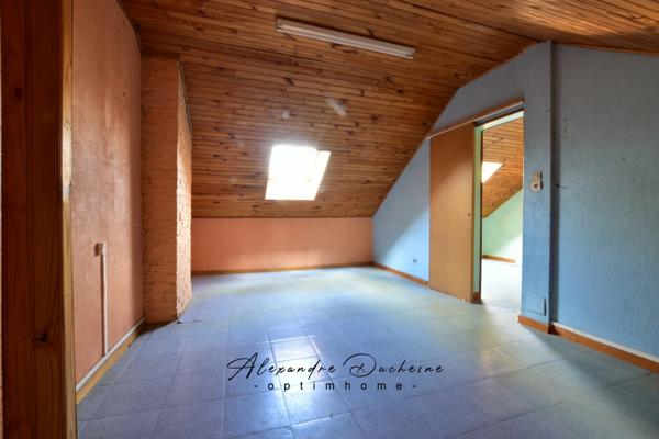 Avesnes-sur-helpe, Maison d'environ 133m², 4 chambres, 2 bureaux, sur 307m² de terrain.