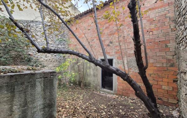 Vente Garage Avec cour Paraza   