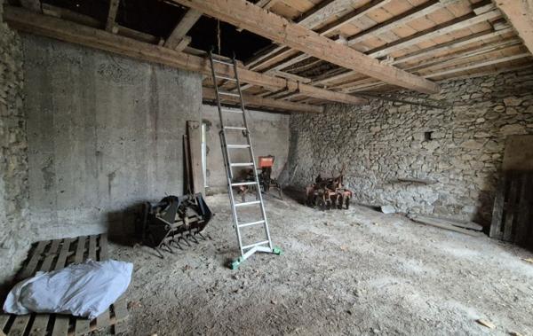 Vente Garage Avec cour Paraza   