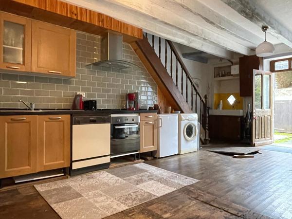 Ensemble  en pierre  , maison d’amis et grange  incluses !