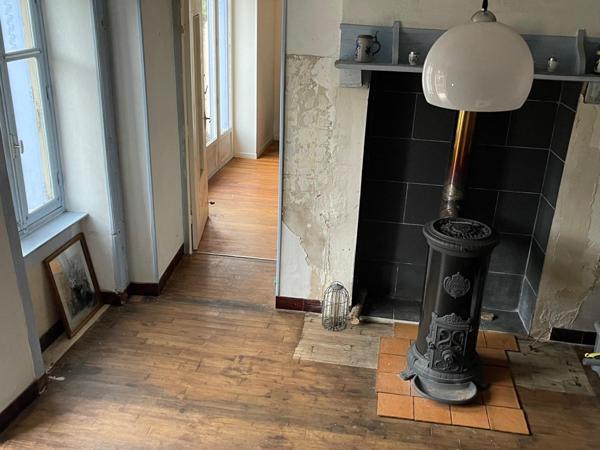 Ensemble  en pierre  , maison d’amis et grange  incluses !