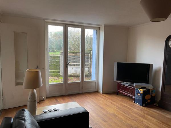 Ensemble  en pierre  , maison d’amis et grange  incluses !