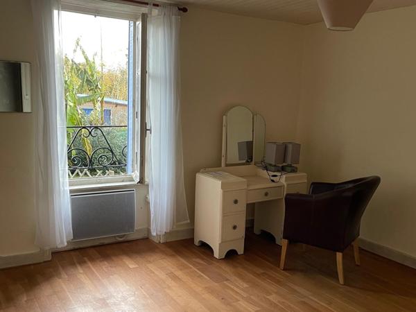 Ensemble  en pierre  , maison d’amis et grange  incluses !