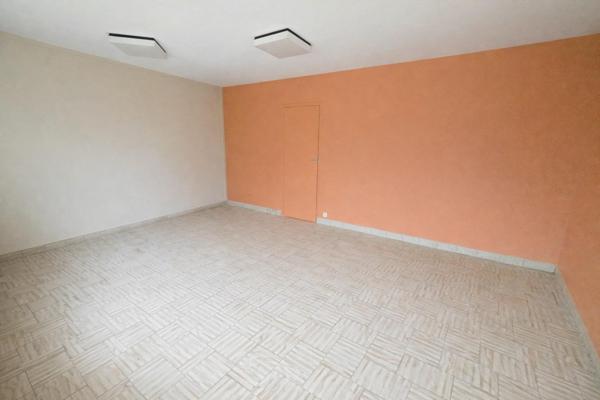 Local Commercial à Auneau-Bleury-Saint-Symphorien, 28700 - 3 pièces 45m²