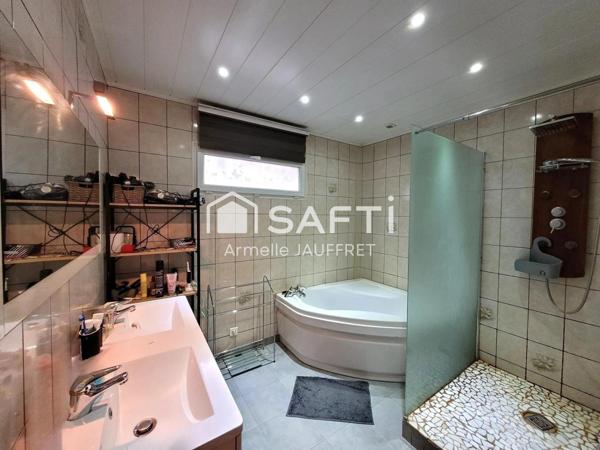 Grande surface habitable à 1km de la gare.