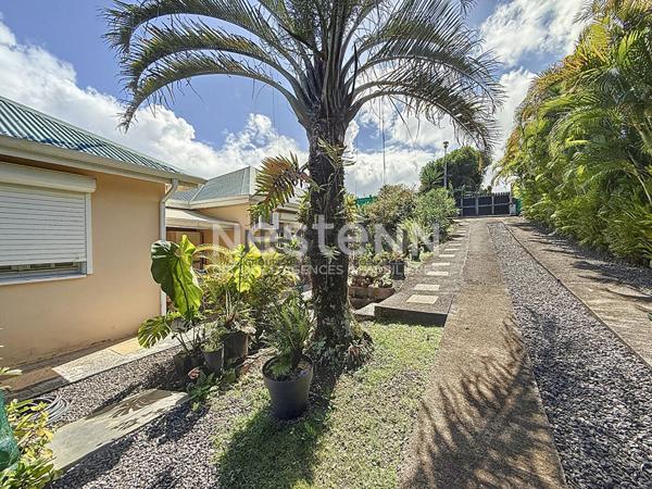 A VENDRE VILLA F4 AVEC PISCINE A BOIS-RADA SAINTE ROSE