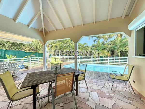 A VENDRE VILLA F4 AVEC PISCINE A BOIS-RADA SAINTE ROSE
