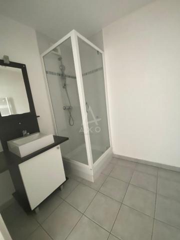 APPARTEMENT T2 BALCON PARKING