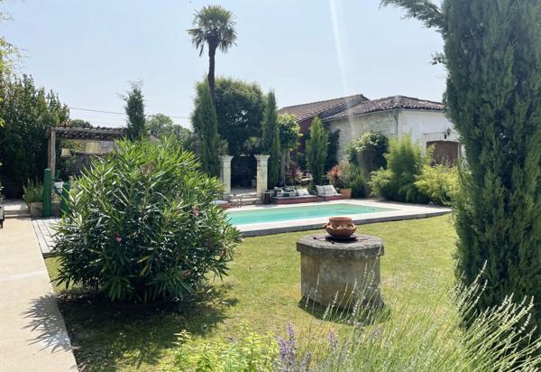 LONGEREDE DU XIXème DE 580m² SUR UNE PARCELLE DE 2295 m²