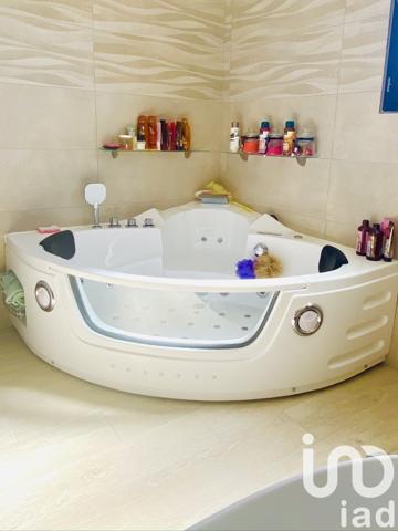 Maison 4 pièces de 146 m² à Lunel (34400)