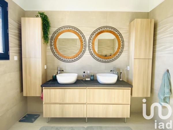 Maison 4 pièces de 146 m² à Lunel (34400)