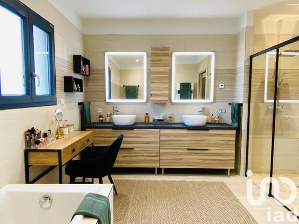 Maison 4 pièces de 146 m² à Lunel (34400)