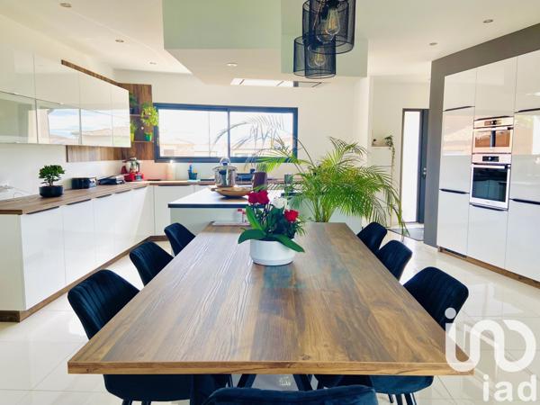 Maison 4 pièces de 146 m² à Lunel (34400)