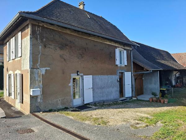 Maison de village de 110 m² avec garage.