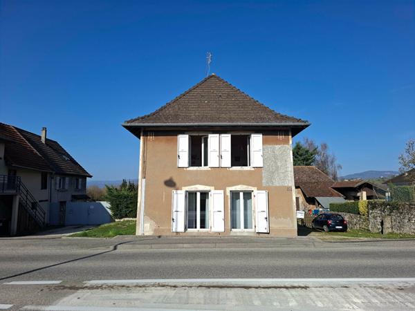 Maison de village de 110 m² avec garage.