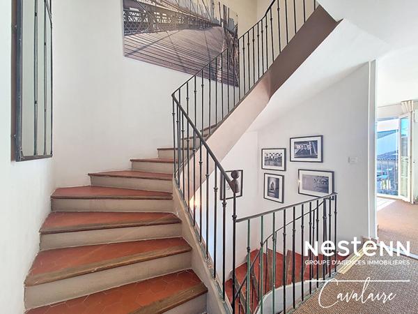 Maison de ville en centre-ville de Cogolin d'environ 131 m² sur 3 niveaux