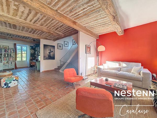 Maison de ville en centre-ville de Cogolin d'environ 131 m² sur 3 niveaux