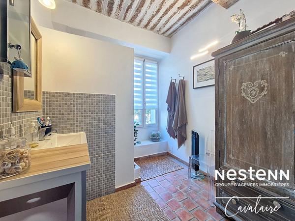 Maison de ville en centre-ville de Cogolin d'environ 131 m² sur 3 niveaux