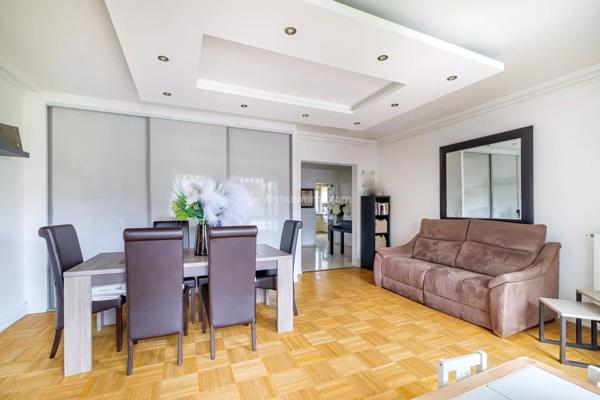Vente                                                      Appartement
                        
                     3 pièces                      77 m2                     à Villeurbanne
