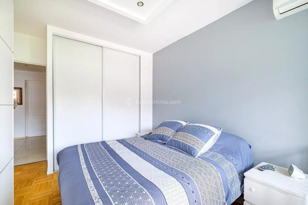 Vente                                                      Appartement
                        
                     3 pièces                      77 m2                     à Villeurbanne