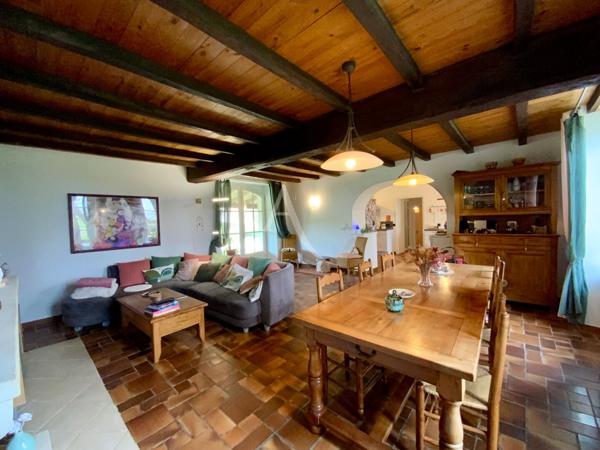 Proche Jonzac, spacieuse Charentaise